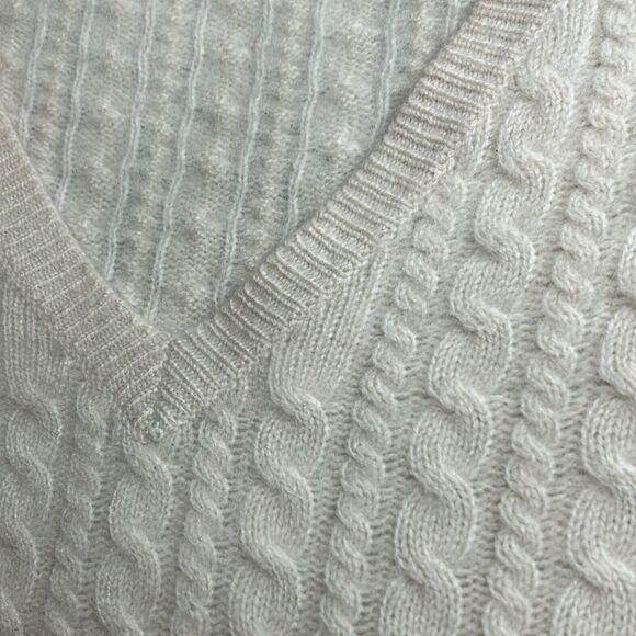 ANN TAYLOR M Cream Cable 100% Cashmere V-Neck Sweater - Picture 10 of 13